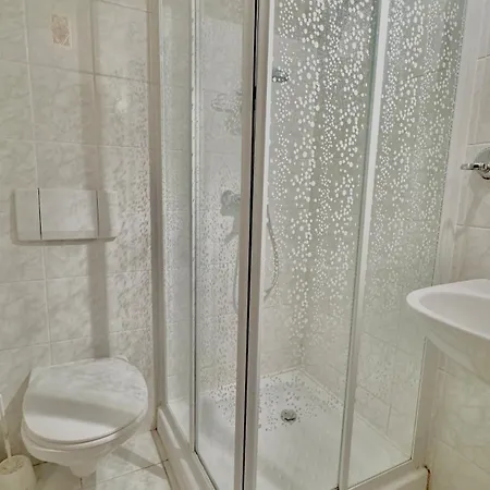 5 Haloszobas Wellness Vip House - Privat Medence