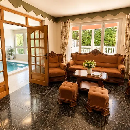 Private - Pool & Sauna *