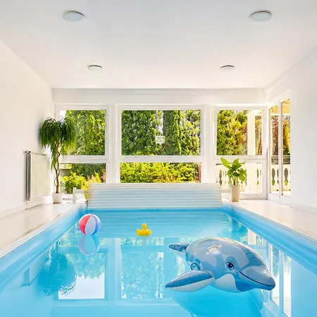 Private - Pool & Sauna