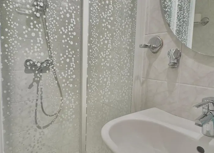 5 Haloszobas Wellness Vip House - Privat Medence וילה שיופוק