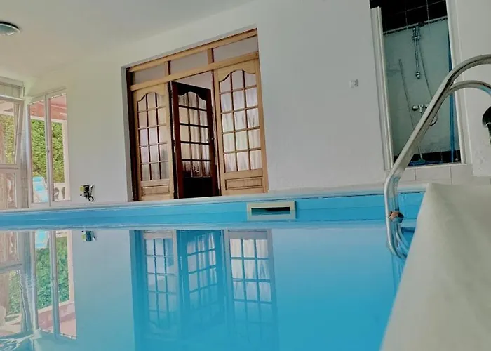 5 Haloszobas Wellness Vip House - Privat Medence שיופוק