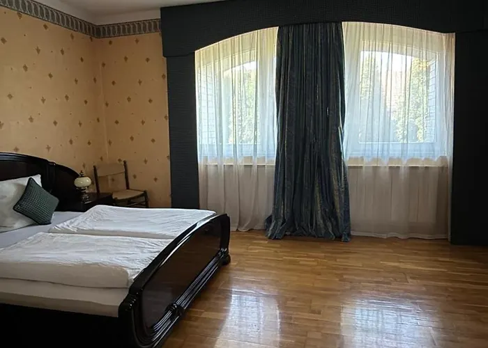 וילה 5 Haloszobas Wellness Vip House - Privat Medence שיופוק